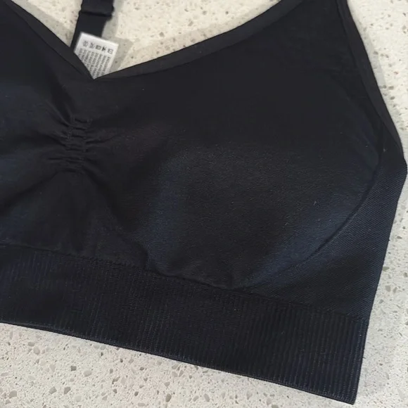 NWOT yogalicious small black bra no wire 1395 - Picture 2 of 4